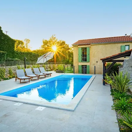 Nika Villa Rasopasno
