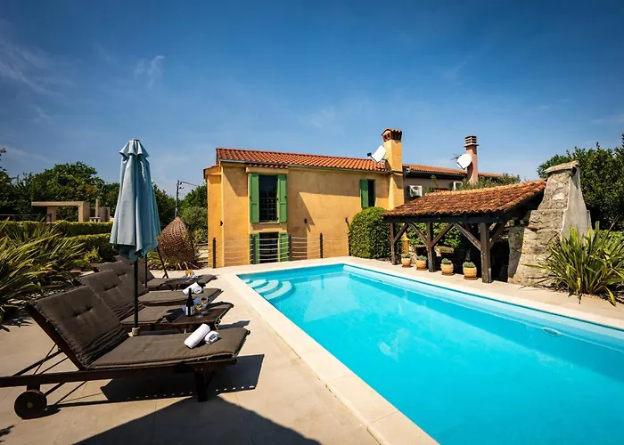 Willa Nika - Rustic Stone House With Heated Pool *