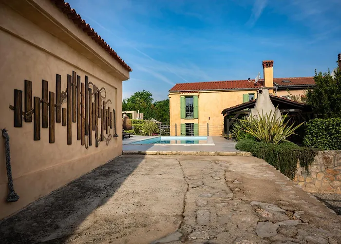 Nika - Rustic Stone House With Heated Pool Willa *