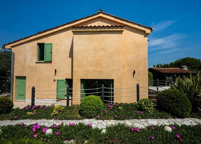 Willa Nika - Rustic Stone House With Heated Pool Rasopasno
