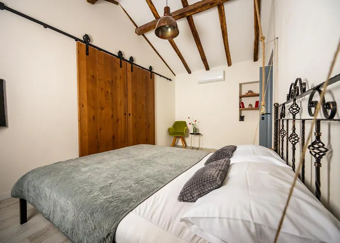 Nika - Rustic Stone House With Heated Pool Willa