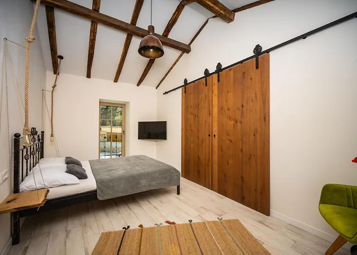 Willa Nika - Rustic Stone House With Heated Pool