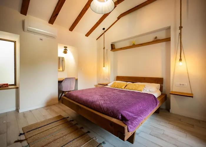 Willa Nika - Rustic Stone House With Heated Pool