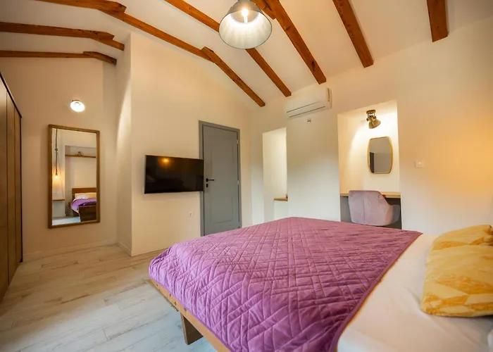 Nika - Rustic Stone House With Heated Pool Willa