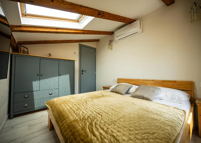 Nika - Rustic Stone House With Heated Pool Willa