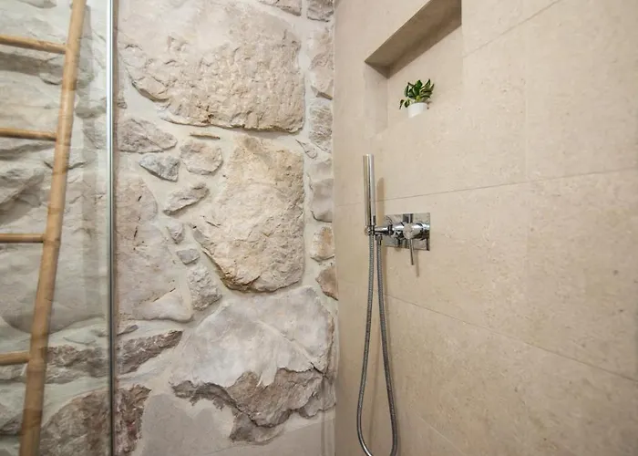Willa Nika - Rustic Stone House With Heated Pool