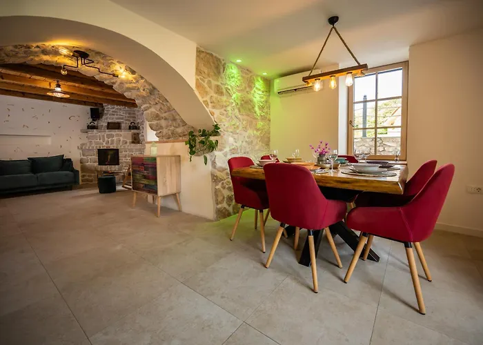 Nika - Rustic Stone House With Heated Pool Rasopasno