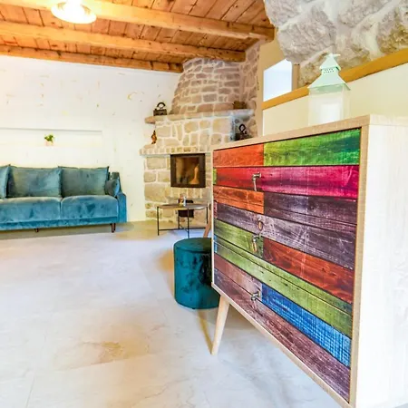 Villa Nika - Rustic Stone House With Heated Pool * Rasopasno