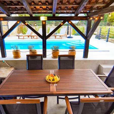 Villa Nika - Rustic Stone House With Heated Pool * Rasopasno