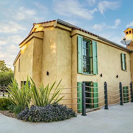 Villa Nika - Rustic Stone House With Heated Pool * Rasopasno