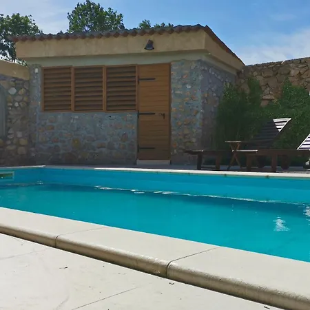 Villa Nika - Rustic Stone House With Heated Pool וילה Rasopasno