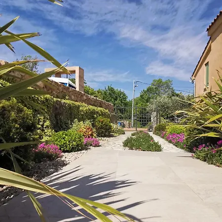 Villa Nika - Rustic Stone House With Heated Pool וילה Rasopasno