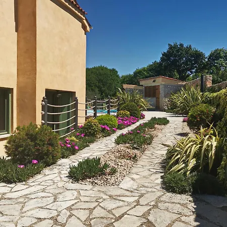 Villa Nika - Rustic Stone House With Heated Pool Rasopasno