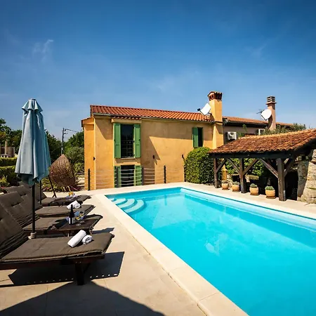 וילה Villa Nika - Rustic Stone House With Heated Pool *