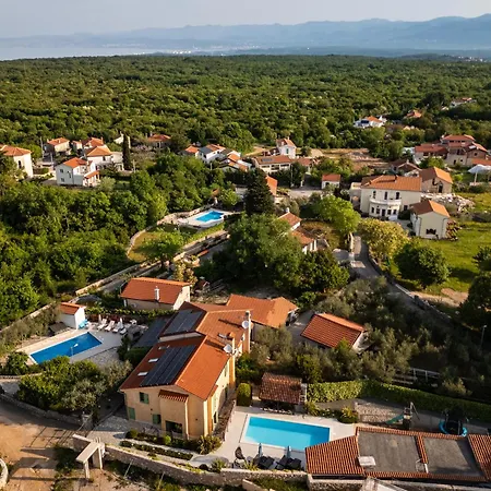 Villa Nika - Rustic Stone House With Heated Pool * Rasopasno