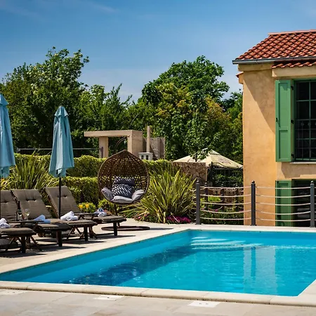 Villa Nika - Rustic Stone House With Heated Pool Rasopasno