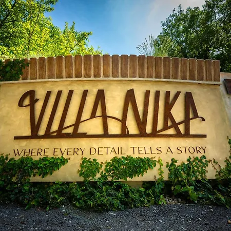 Villa Nika - Rustic Stone House With Heated Pool Rasopasno