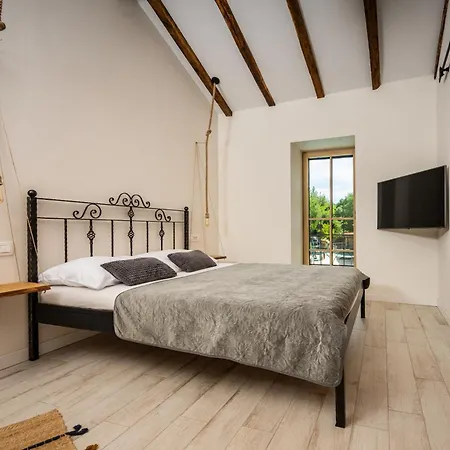 Villa Nika - Rustic Stone House With Heated Pool