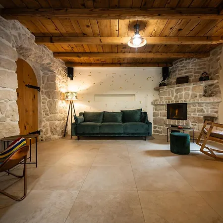 Villa Nika - Rustic Stone House With Heated Pool וילה Rasopasno