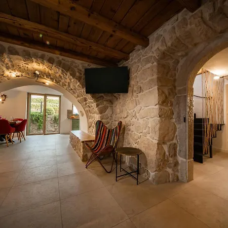 וילה Villa Nika - Rustic Stone House With Heated Pool *