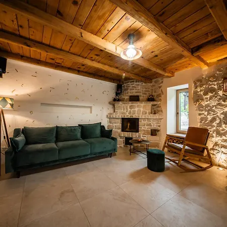 Villa Nika - Rustic Stone House With Heated Pool Rasopasno