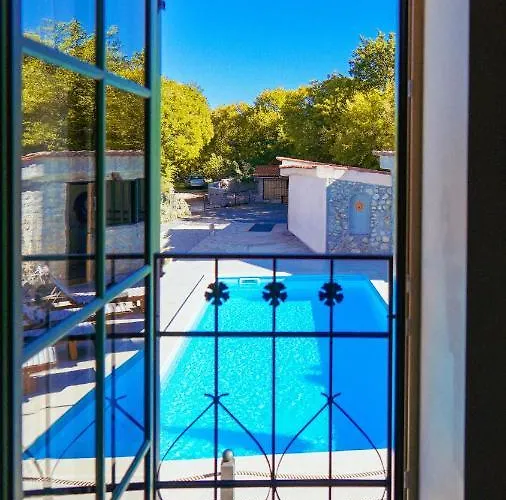 Villa Nika - Rustic Stone House With Heated Pool *
