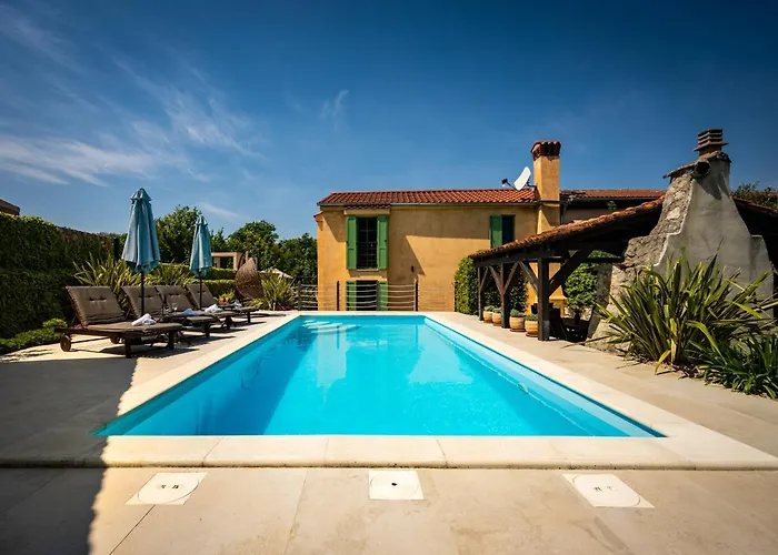 Villa Nika - Rustic Stone House With Heated Pool