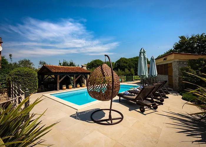 Villa Nika - Rustic Stone House With Heated Pool