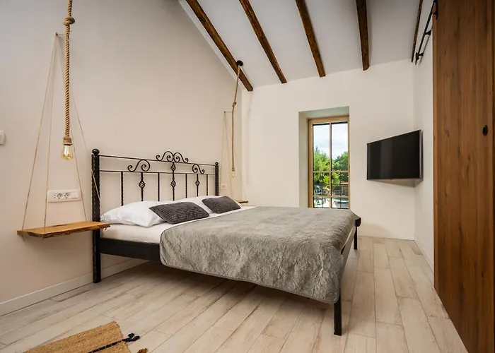Nika - Rustic Stone House With Heated Pool