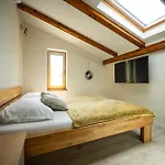 Nika - Rustic Stone House With Heated Pool Rasopasno