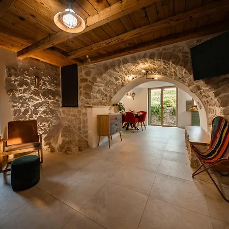 Villa Nika - Rustic Stone House With Heated Pool
