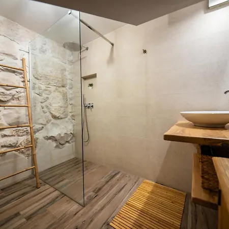 Nika - Rustic Stone House With Heated Pool