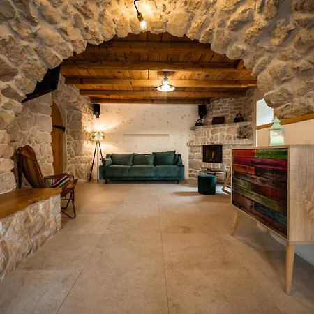 Villa Nika - Rustic Stone House With Heated Pool *